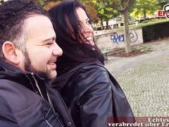 Versaute Tittenschlampe Dacada beim öffentlichen Sexdate