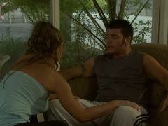 Im Wohnzimmer fickt er das geile Luder